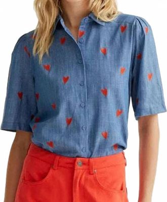 Compa&ntilde;&iacute;afant&aacute;stica Heart Button Down Top In Denim