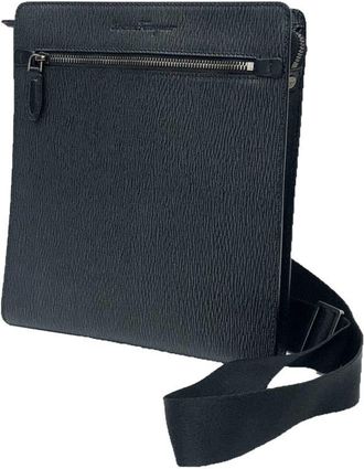 Ferragamo Black Leather Shoulder Bag (Pre-Owned)