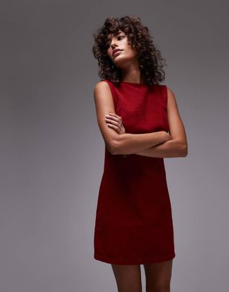 Topshop Vestito corto in denim bordeaux a coste con scollo rotondo sul retro-Rosso