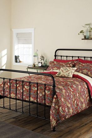 Morris & Co. Strawberry Thief Cotton Cover Set in Red | Size: Super King