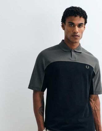 Fred Perry polo color block nero e kaki-Multicolore