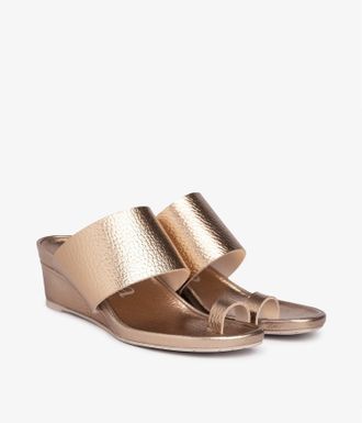 Pedro Garcia Toe ring midi wedge sandal in rose metallic leather | Welis | Spring Summer 25 | PEDRO GARCIA
