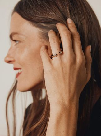 Simons Womens Twisted open ring