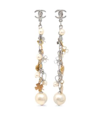 Chanel 2006 faux-pearl chain dangle stud earrings - Gold