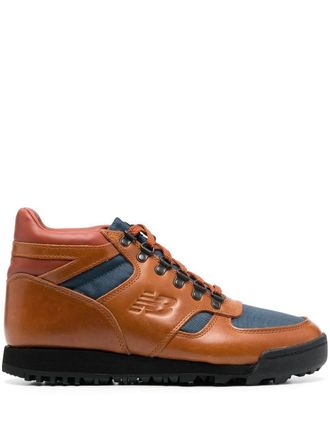 New Balance Sneakers alte con logo goffrato - Marrone