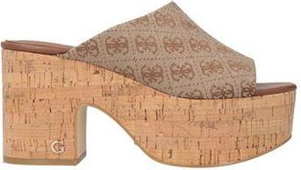 Guess CALZATURE - Mules & Zoccoli su YOOX.COM