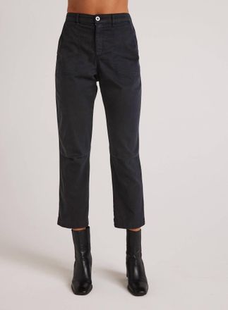 Bella Dahl Darted Knee Utility Trouser In Soft Black