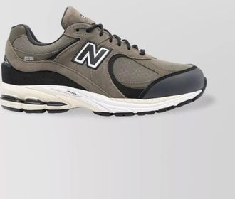 New Balance chunky sole panelled sneakers