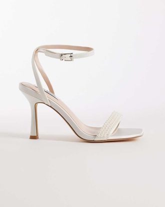 Be Mine Bridal - Camden - Sandali con tacco in raso color avorio con perle-Bianco