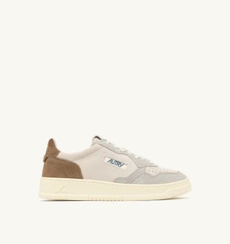 Autry MEDALIST LOW TRICOLOR SNEAKERS IN WHITE CIGAR AND VAPOR SUEDE
