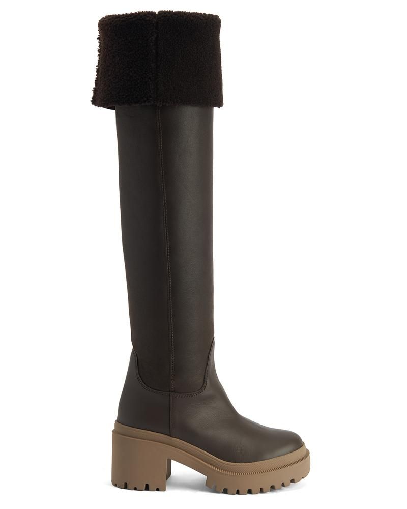 Bershka Flache Stiefel in Braun mit Schnallen ab 55,99 € auf