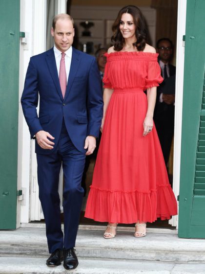 OMG, Kate! Ci siamo innamorate del tuo abito off-shoulder rosso…