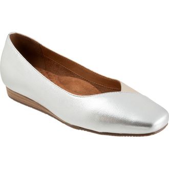 Softwalk Vina Flat in Silver/Champagne at Nordstrom, Size 10.5