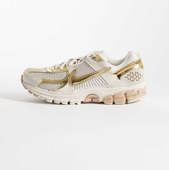 Nike Zoom Vomero 5 sneakers in oro metallizzato-Argento