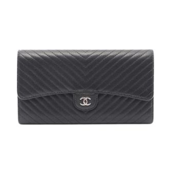 Chanel Pre-owned Wallets, female, Black, Size: ONE SIZE Pre-owned V Stitch Chevron Lambskin Long Wallet