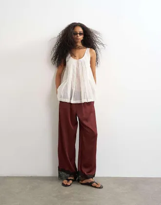 Topshop pantaloni in raso stropicciato con inserto in pizzo bordeaux-Rosso