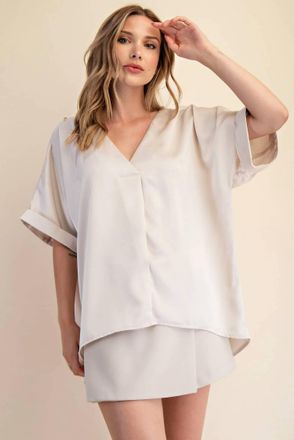 Glam Reba V-Neck Top In Cream