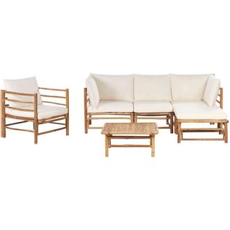 Beliani Set da giardino con divano angolare modulare con poltrona e tavolino in bamb&ugrave; cuscini naturali Bianco sporco 5 posti Cerreto