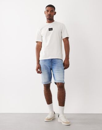 HUGO BOSS HUGO Red - Pantaloncini di jeans affusolati blu chiaro
