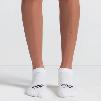 Nike Womens SKIMS Dri-FIT Ankle Socks (3 Pairs) in White | IQ8107-902