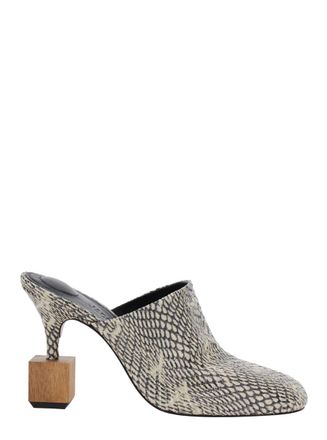 【関税込み】JACQUEMUS LES MULES BISOU' MULES Jacquemus Les Bisou Leather Cube-Heel Mules | Neiman Marcus