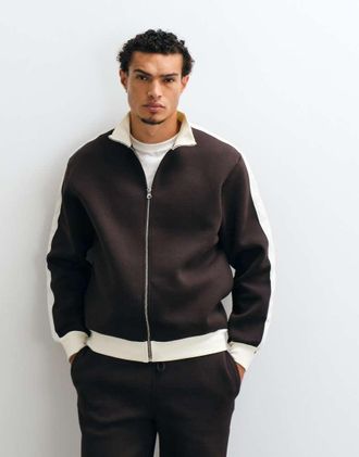 Asos giacca da tuta relaxed con zip intera in tessuto scuba e pannelli in piqu&eacute; marrone