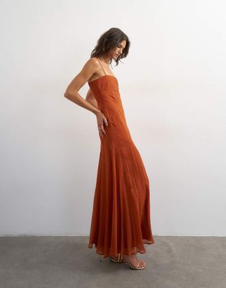 Topshop Vestito lungo in chiffon color ruggine con bustino con pinces-Arancione