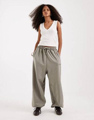 adidas Originals Joggers kaki con logo lineare-Verde