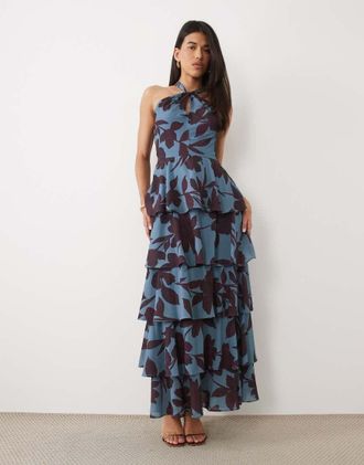 Pretty Lavish vestito lungo a balze in chiffon con scollo allamericana, apertura a goccia e stampa floreale blu-Multicolore