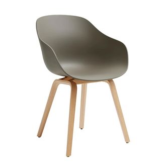HAY About A Chair AAC 222, Eiche lackiert / khaki 2.0 (Kunststoffgleiter)