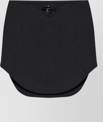 Diesel asymmetric skirt