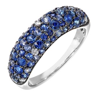Diamant L'éternel 9ct witgouden diamanten en sprankelende tinten blauwe saffier eeuwigheidsring