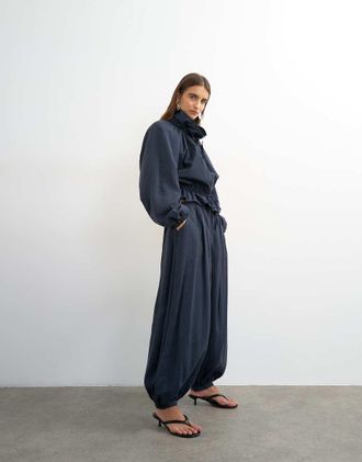 Topshop Pantaloni a palloncino blu navy con laccetti in coordinato