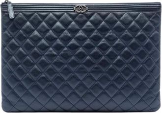 Chanel Pre-owned Clutches, female, Blue, Size: ONE SIZE Pre-owned Quilted Caviar Leather Clutch