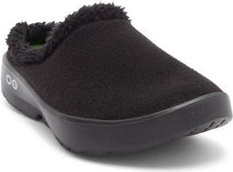 Oofos Gender Inclusive Oocoozie Fleece Clog Slipper in Black at Nordstrom Rack, Size 13.5 Womens / 11.5 Mens