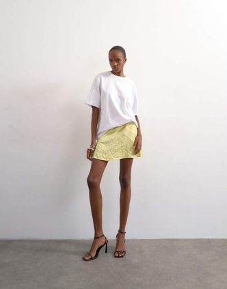 Topshop Minigonna svolazzante in tessuto misto raso color lime tenue-Verde