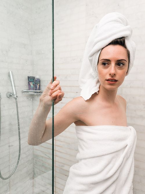 Wir haben den Reality-Check gemacht und nennen euch die Vor- und Nachteile und eine Alternative für das Haare waschen nur mit Conditioner. Los geht's.