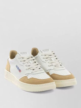 Autry leather medalist low sneakers