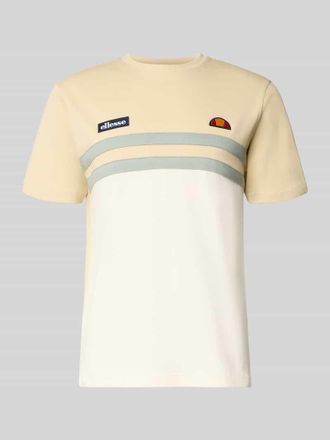 Ellesse T-Shirt mit Label-Stitchings und Rundhalsausschnitt in Offwhite, Gr&ouml;&szlig;e XXL
