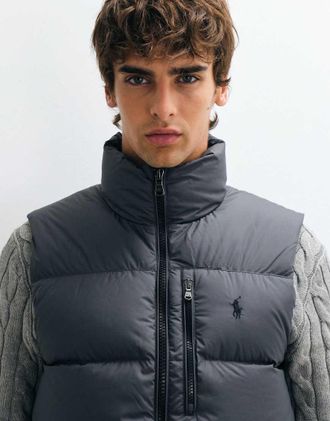 Polo Ralph Lauren gilet imbottito in piuma con logo icon Gorham grigio scuro
