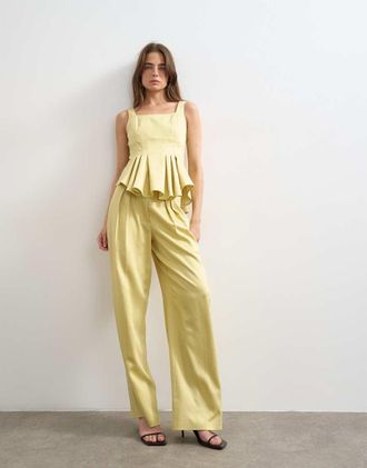 Topshop Pantaloni da cerimonia extra larghi a pieghe color latticello in coordinato-Giallo