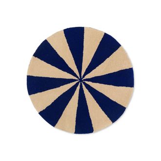 Ferm Living Arch Getufteter Teppich, &Oslash; 70 cm, blau / off-white