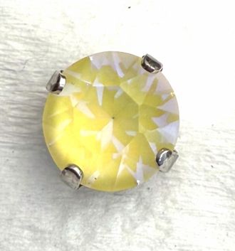 Mariana Womens Studs Earrings In Yellow