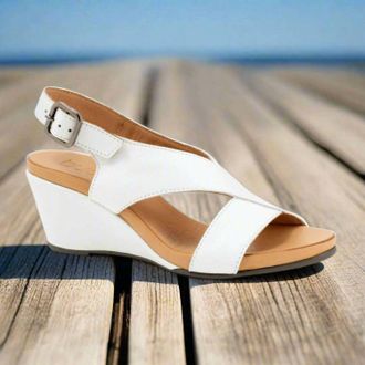 Bueno Womens Ippy Wedge Sandal In White