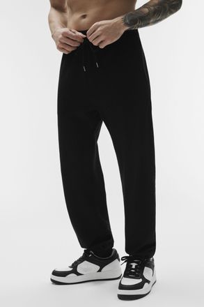 Alo | Chill Sweatpant in Black, Size: Medium