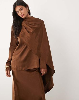 JW PEI Esclusiva JW PEI - Top accollato in raso color cioccolato con mantella drappeggiata asimmetrica in coordinato-Marrone