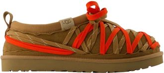 UGG Tasman Lace Slides - Heren - Pantoffels - Bruin - 44 EU - Leer - Schoenen
