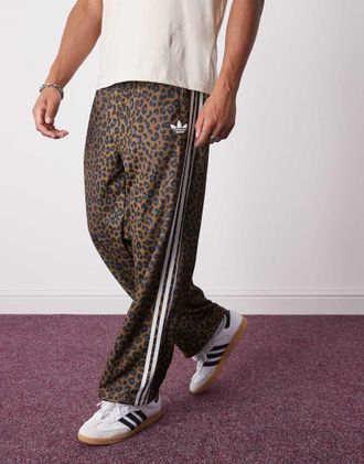 adidas Originals Firebird - Pantaloni sportivi vestibilità ampia con stampa leopardata-Marrone