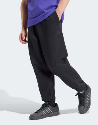 adidas adidas Performance - Pantaloni regular fit neri con logo piccolo e fondo elasticizzato-Nero