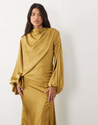 Asos vestito maxi in raso asimmetrico con manica a campana color ocra-Giallo
